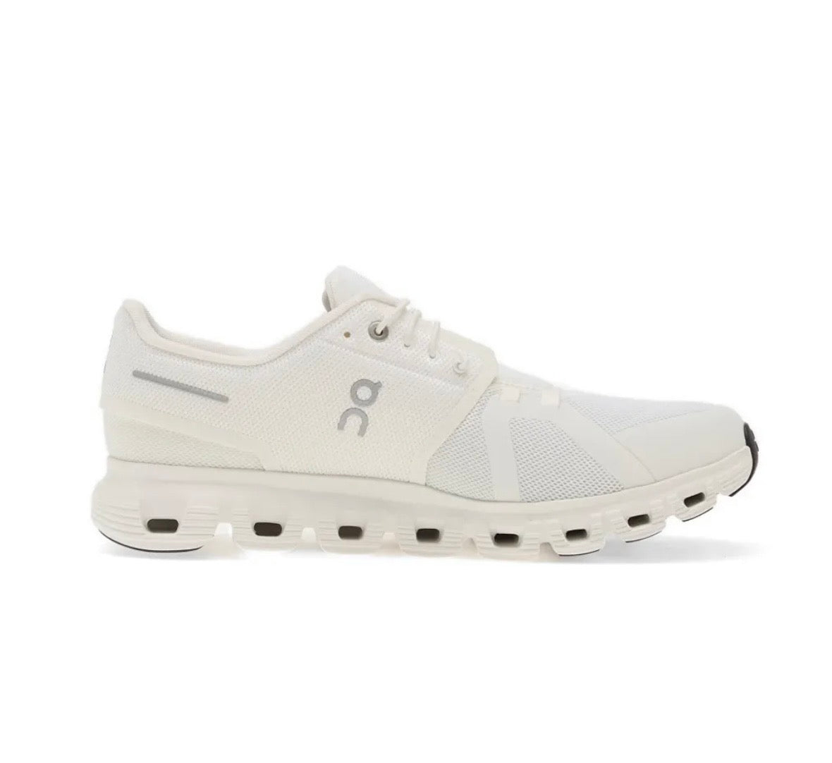 On cloud 5.0 cream - high-performance athletic footwear with advanced cushioning
