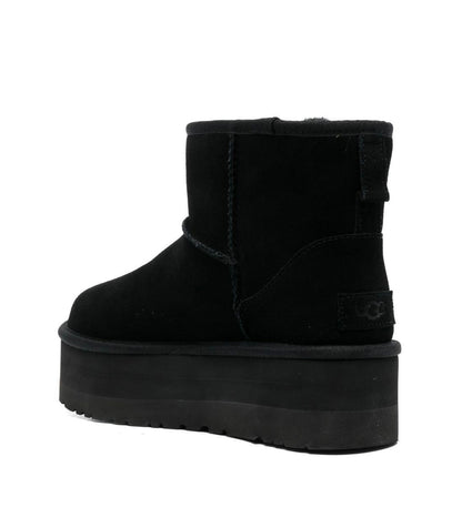 Ugg Ultra Black - high-performance athletic footwear in Black with advanced cushioning
